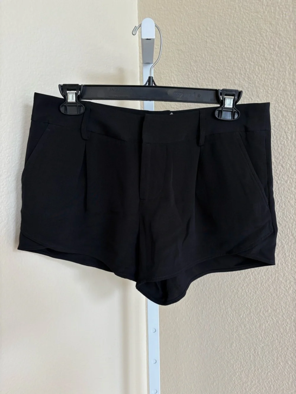 NWOT - Alice + Olivia Butterfly Silk Shorts in Black - Size 4 - Picture 5 of 7